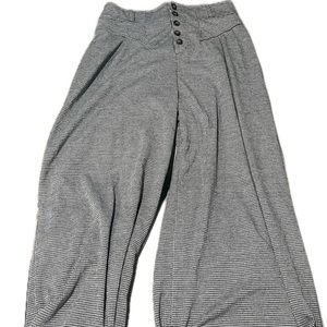 Wide leg cropped pants